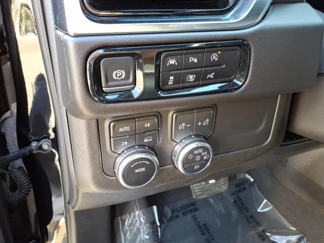 Used 2025 Onyx Black GMC Denali image 21