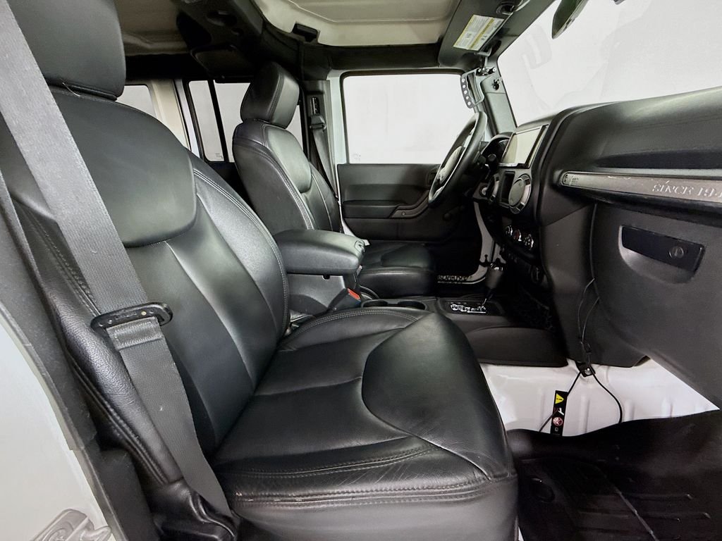 Used 2015 White Jeep Unlimited Sport image 21