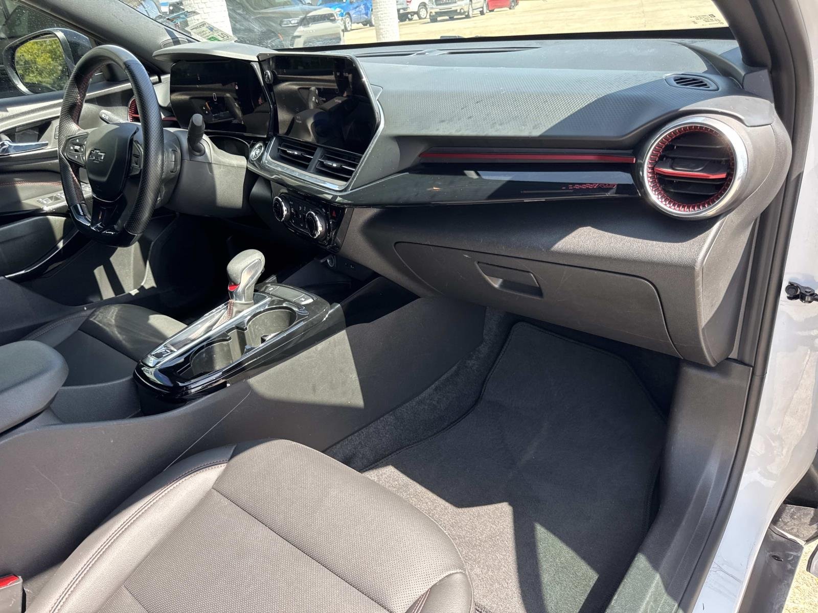 Used 2024 Summit White Chevrolet 2RS image 12