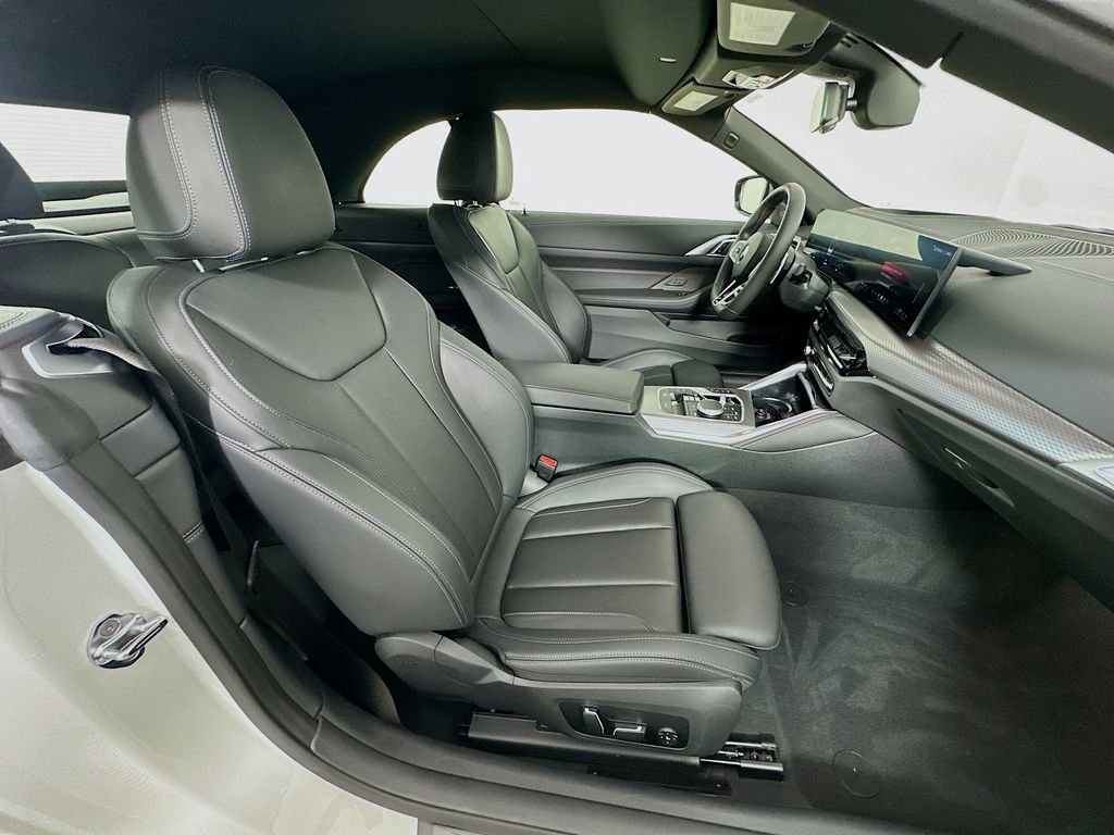 2025 BMW 4 Series M440i - Photo 28