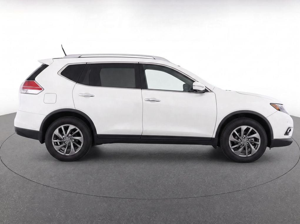 Used 2015 White Nissan SL image 11