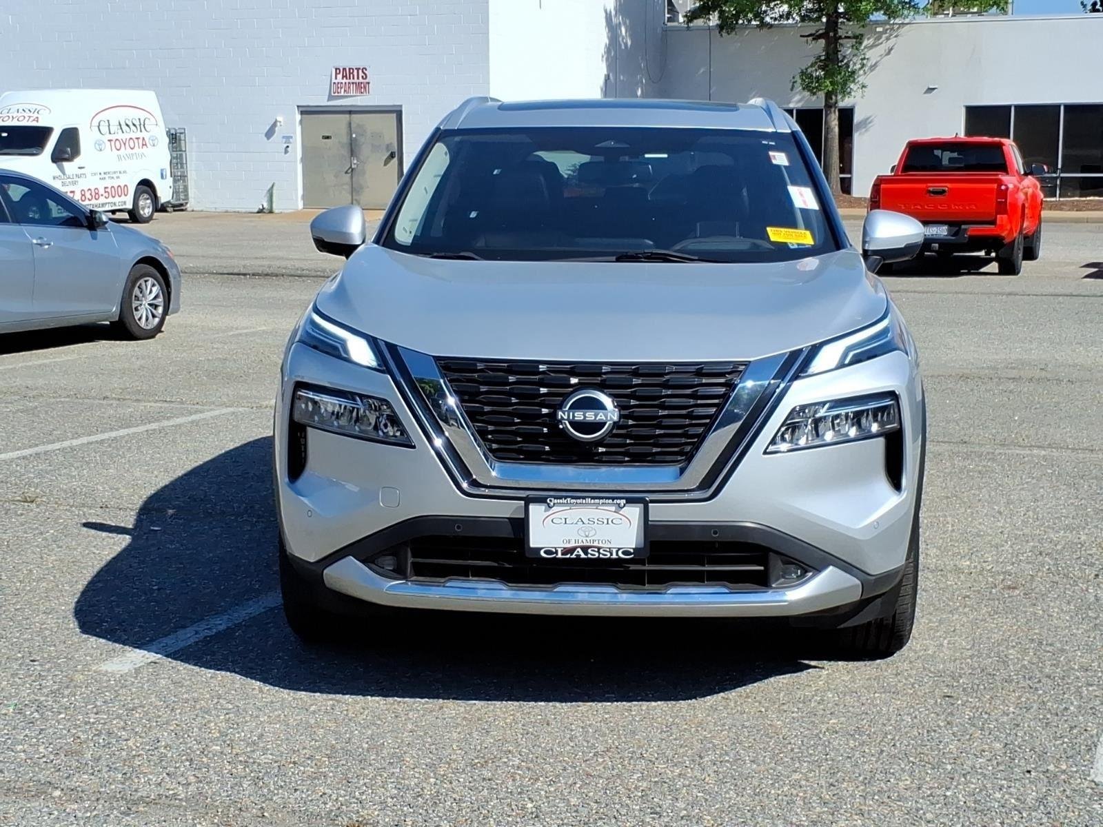 Used 2022 Brilliant Silver Metallic Nissan Platinum image 2