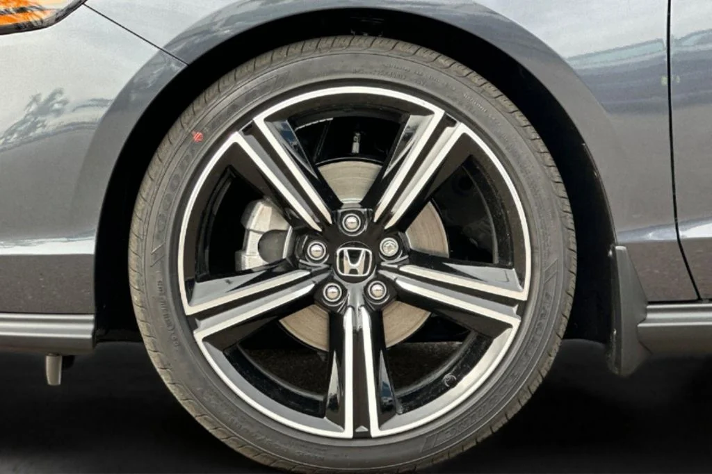 New 2026 Meteorite Gray Metallic Honda SE image 32