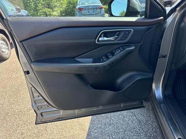 Used 2023 Gray Nissan Platinum image 28