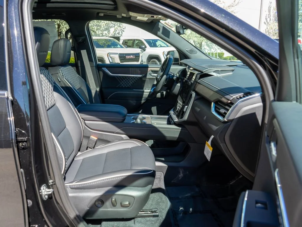 2026 GMC Acadia Denali - Photo 10
