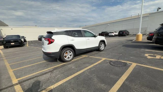 Used 2024 White GMC SLE image 8