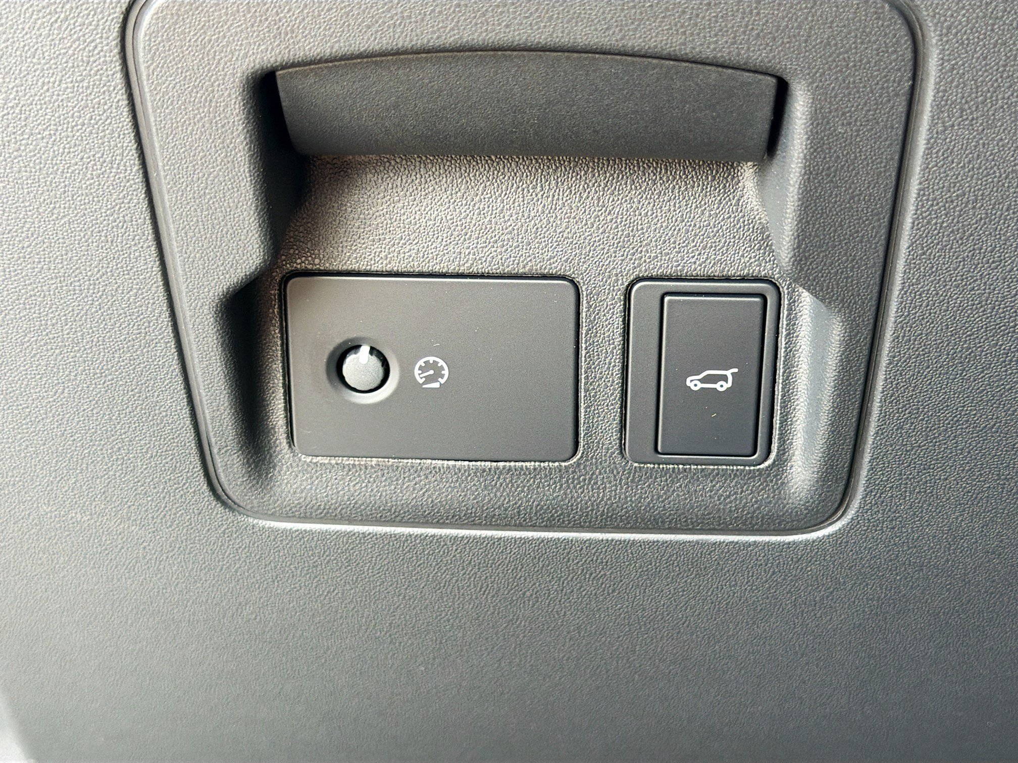 New 2026 Zadar Grey Land Rover Dynamic SE image 35