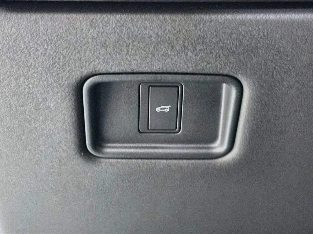 New 2026 Varesine Blue Land Rover SE image 10