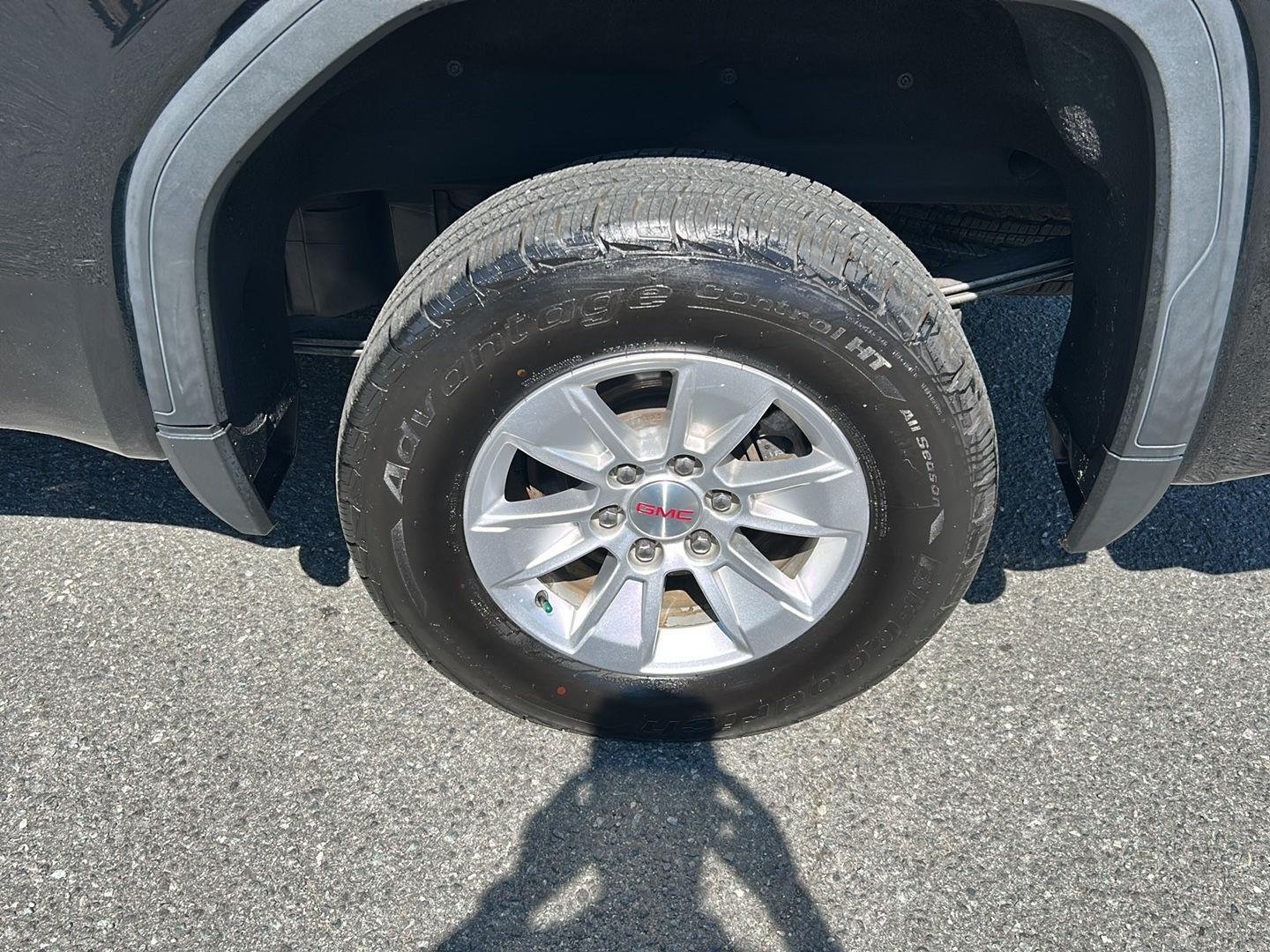 Used 2019 Onyx Black GMC SLE image 14