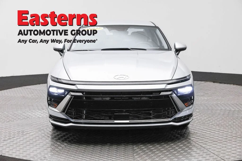 Used 2025 Silver Hyundai SEL image 2