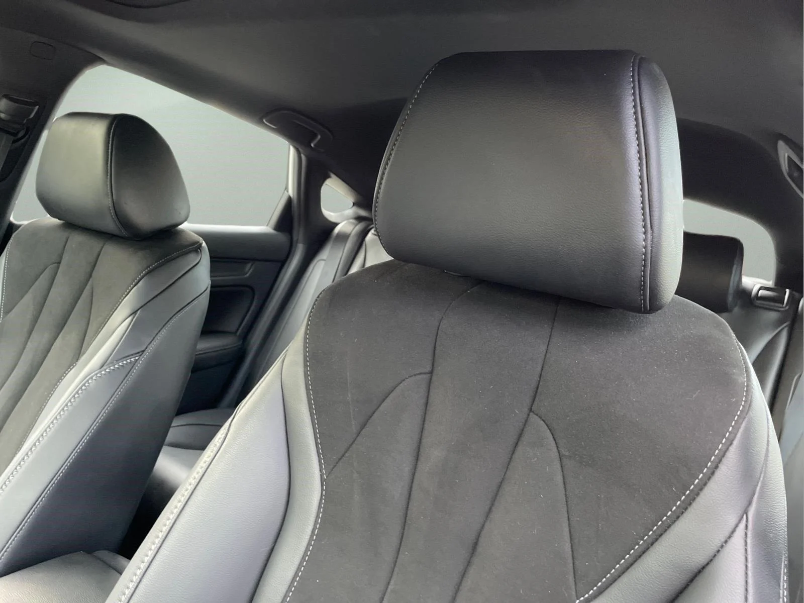 Used 2025 Platinum White Pearl Acura w/A-Spec Technology Package image 25