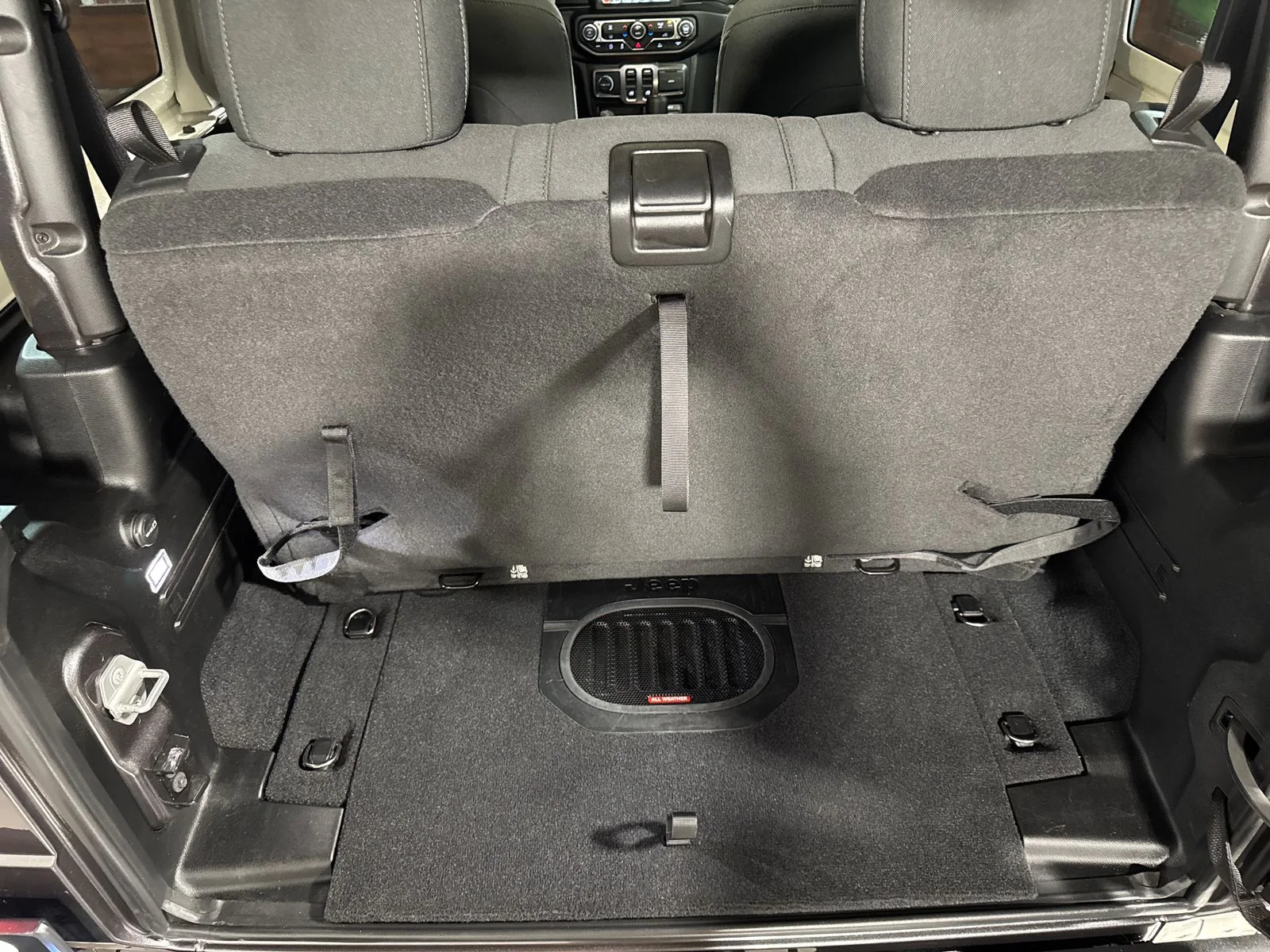 Used 2022 Crystal Metallic Jeep Sport S image 25