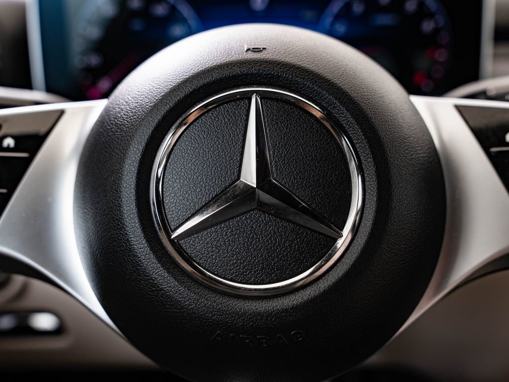 Used 2025 Polar White Mercedes-Benz C 300 image 30