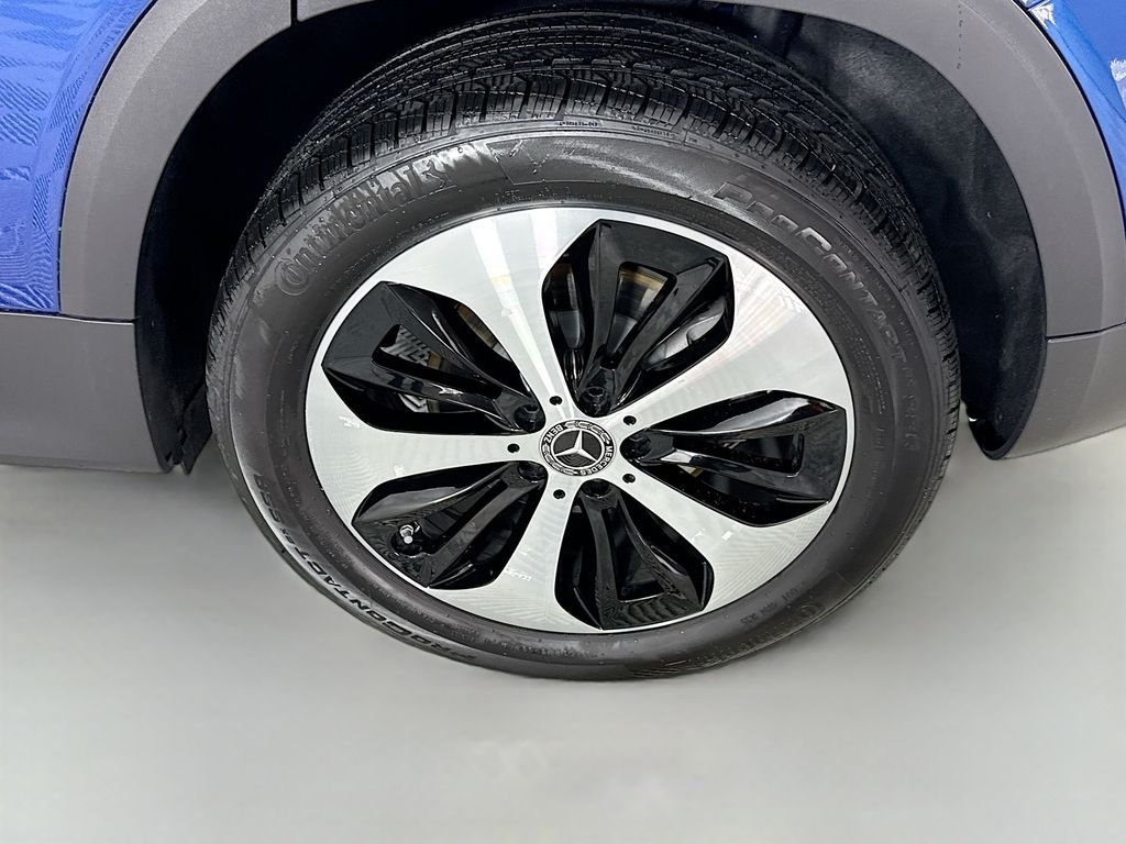 Used 2025 Blue Mercedes-Benz GLB 250 image 27