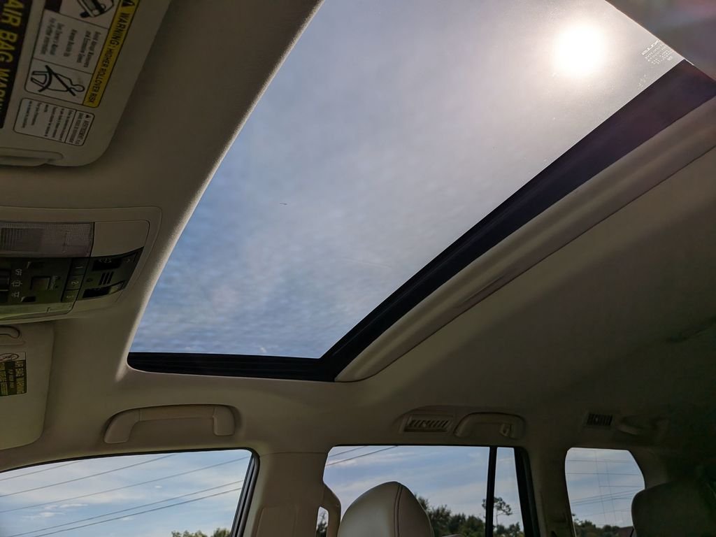 Used 2010 White Lexus 460 Premium image 17