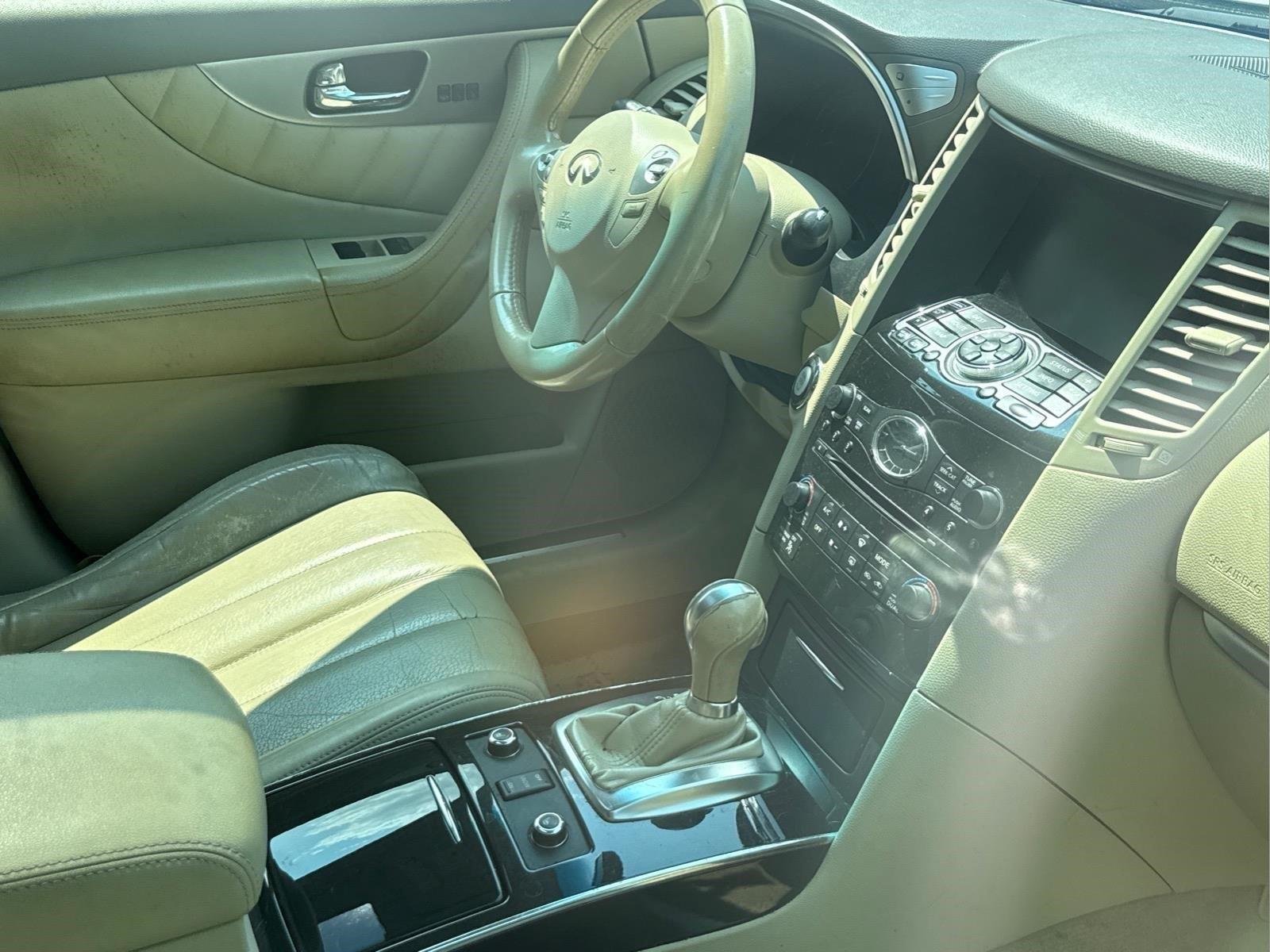 Used 2013 Moonlight White INFINITI  image 25