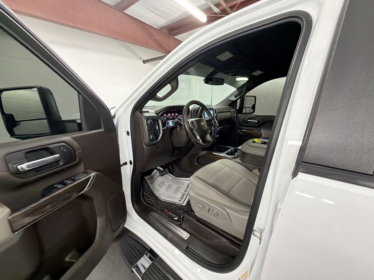 Used 2022 Summit White Chevrolet LT image 10