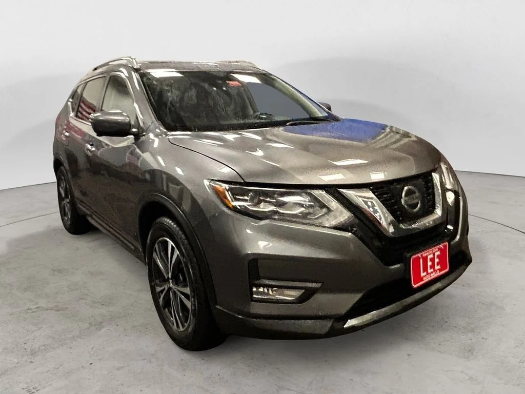 Used 2017 Gun Metallic Nissan  image 8