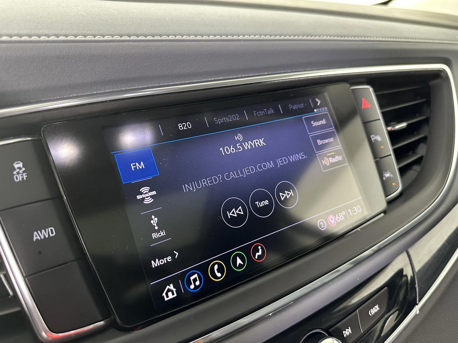 Used 2020 Summit White Buick Premium image 21
