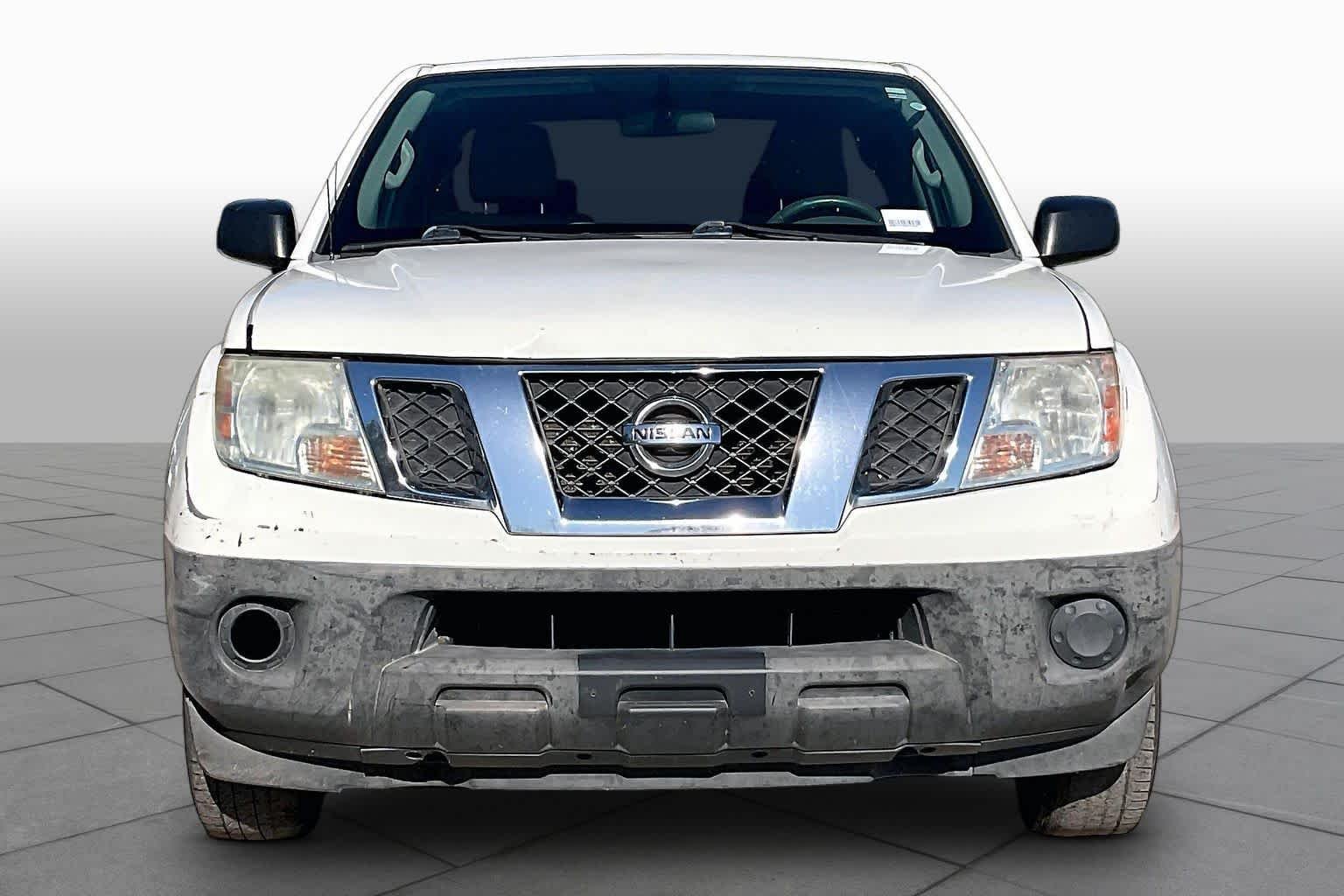 Used 2016 Glacier White Nissan S image 4