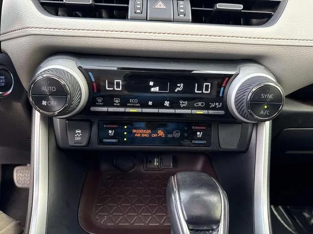 Used 2019  Toyota Limited image 32