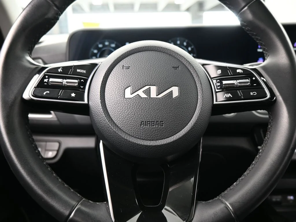 Used 2025 Steel Gray Kia EX image 27