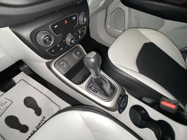 Used 2019 Blue Jeep Latitude image 20
