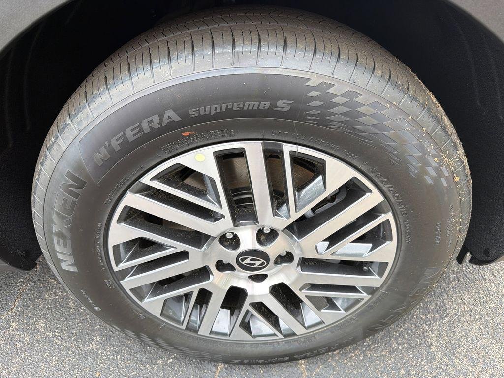 New 2026 Black Hyundai SE FWD image 12