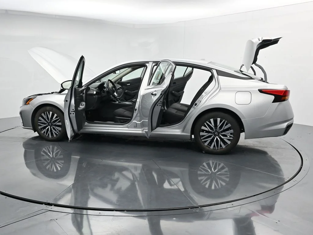 Used 2024 Silver Nissan 2.5 SV image 39