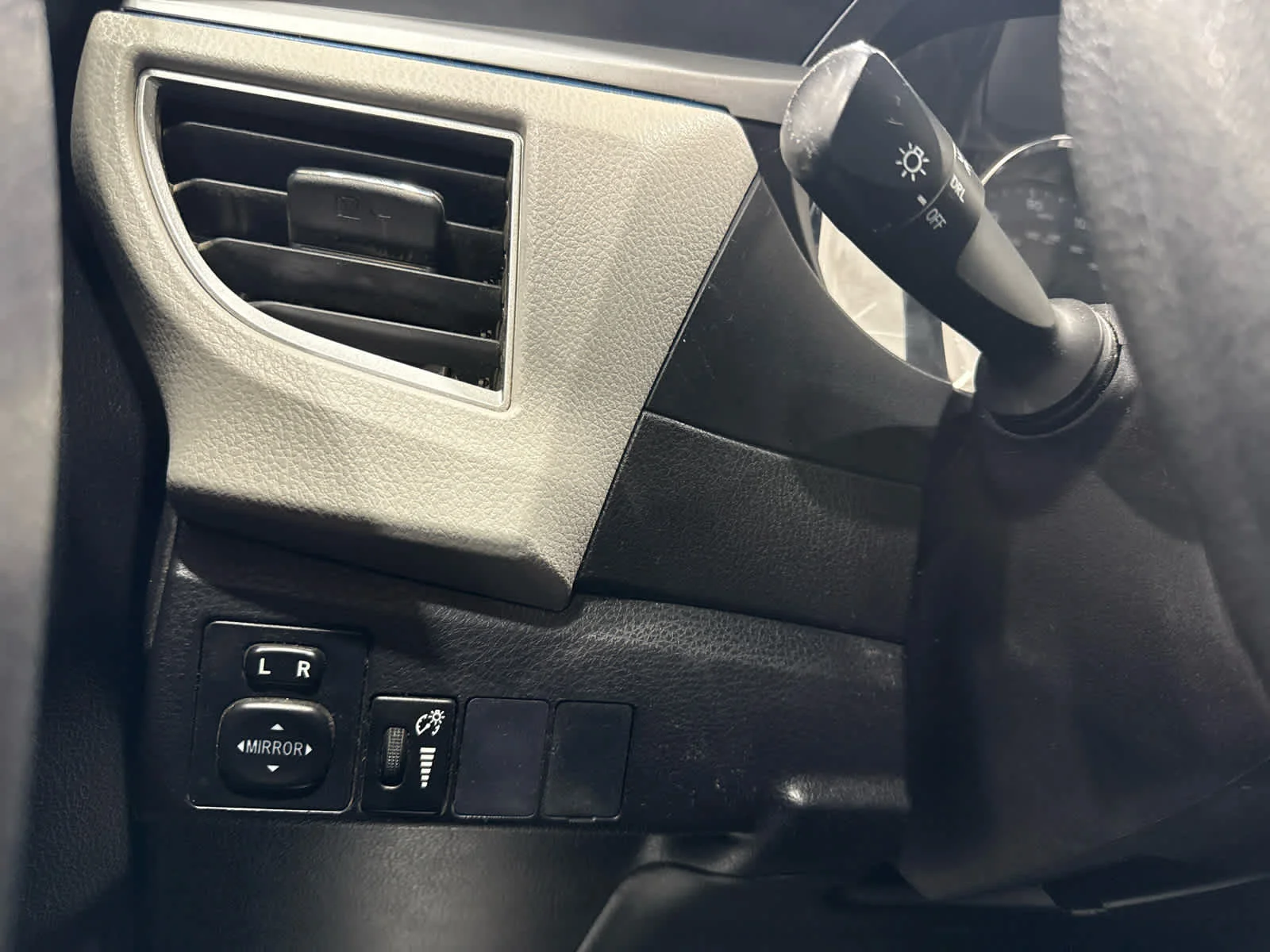 Used 2016 Green Toyota LE image 22