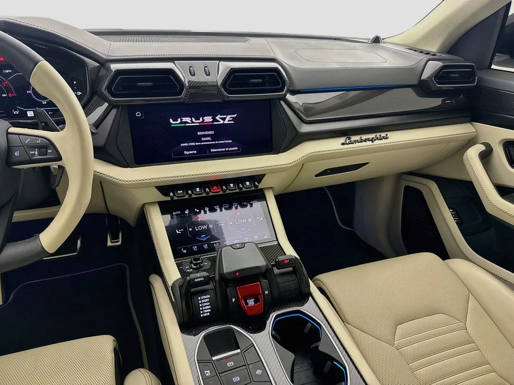 Used 2025 White Lamborghini SE image 25