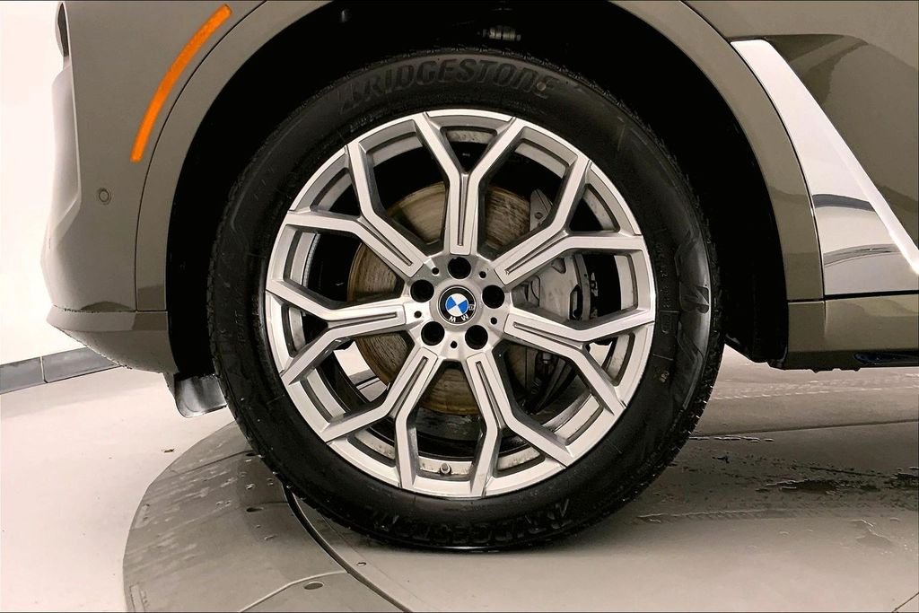 Used 2026 Manhattan Green Metallic BMW  image 9