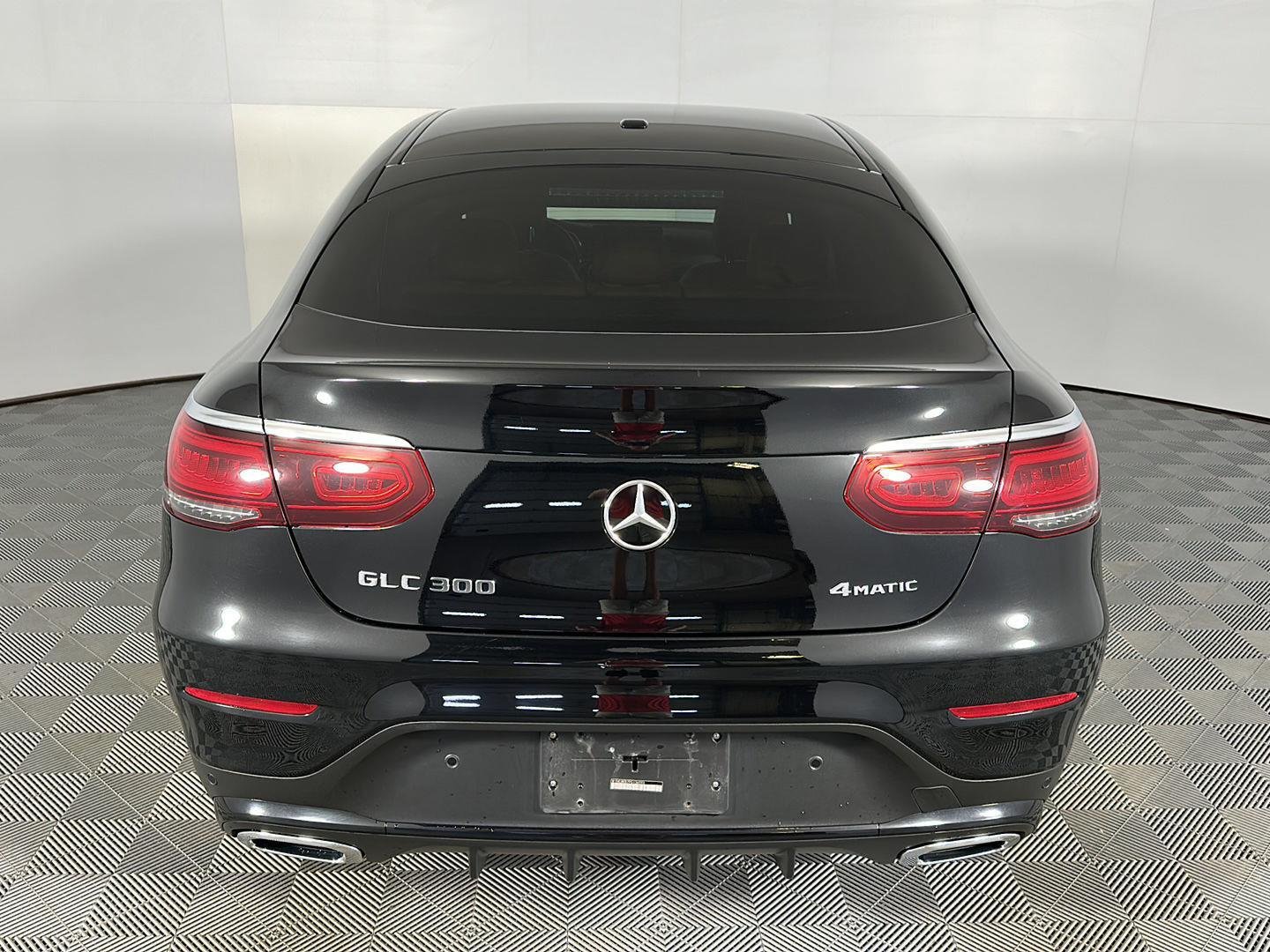 Used 2023 Obsidian Black Metallic Mercedes-Benz GLC 300 image 9
