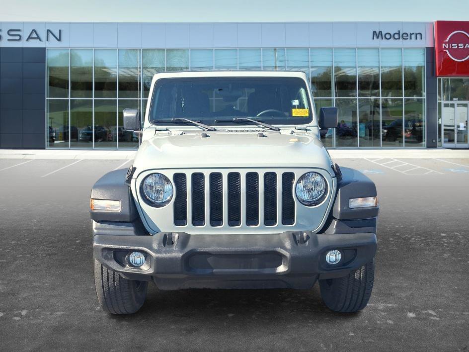 Used 2023 Earl Clearcoat Jeep Sport Altitude image 2