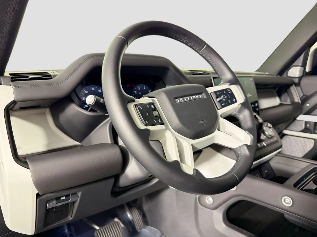 Used 2024 Gray Land Rover S image 9