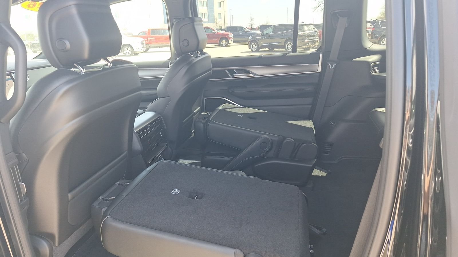 New 2026 High Gloss Black Exterior Paint Jeep Limited Reserve image 12