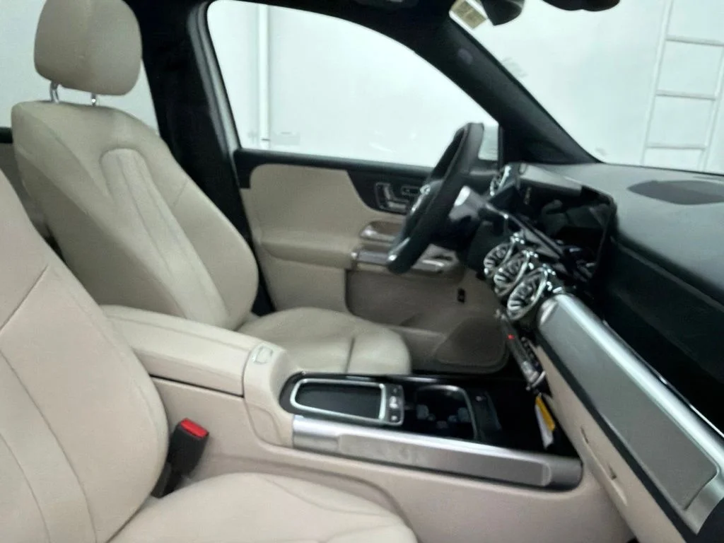 New 2026 White Mercedes-Benz GLB 250 image 29