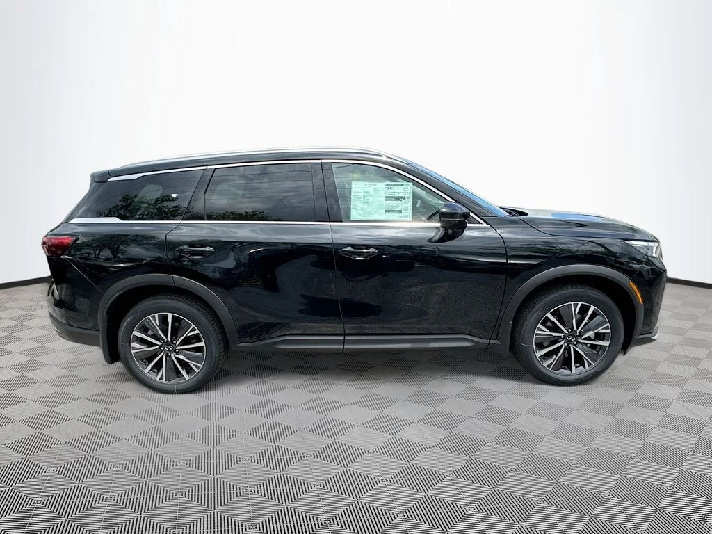 New 2027 MINERAL BLACK INFINITI Luxe FWD image 4