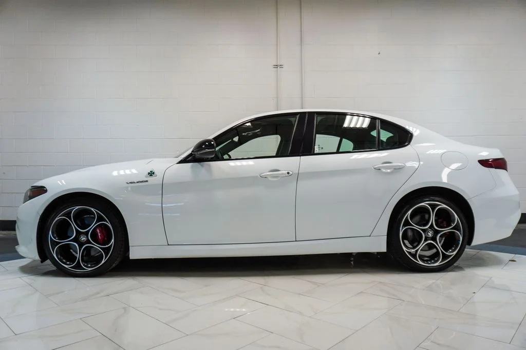 Used 2022 White Alfa Romeo Veloce image 38