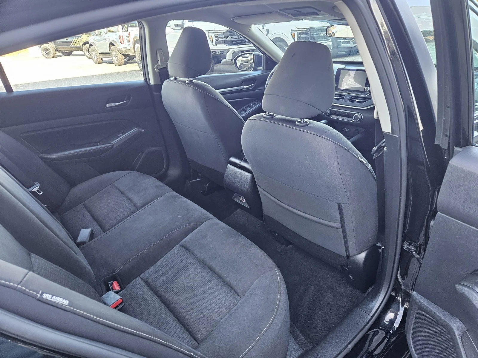 Used 2022 Super Black Nissan 2.5 SV FWD image 13