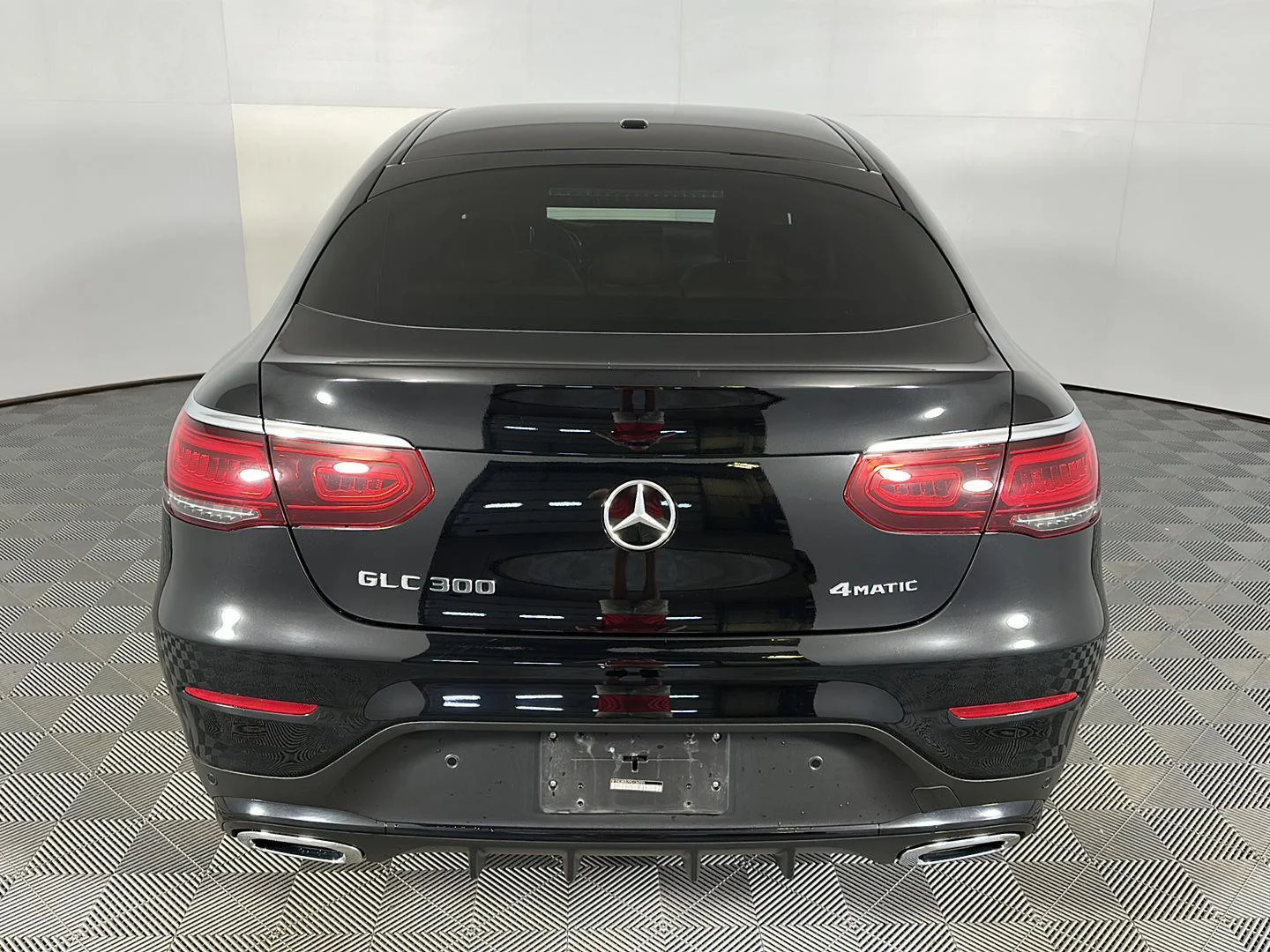 Used 2023 Obsidian Black Metallic Mercedes-Benz GLC 300 image 9