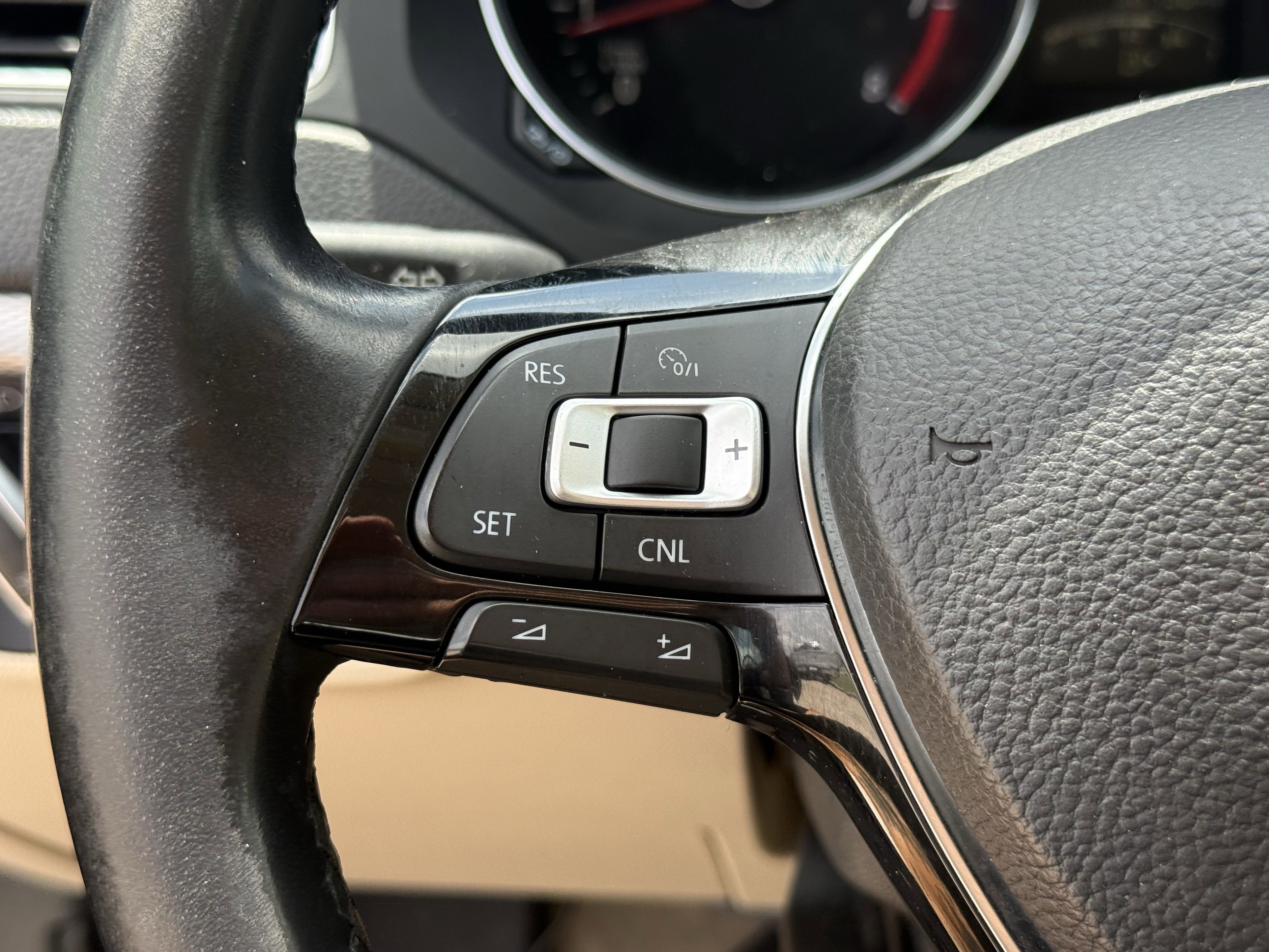 Used 2015  Volkswagen  image 15