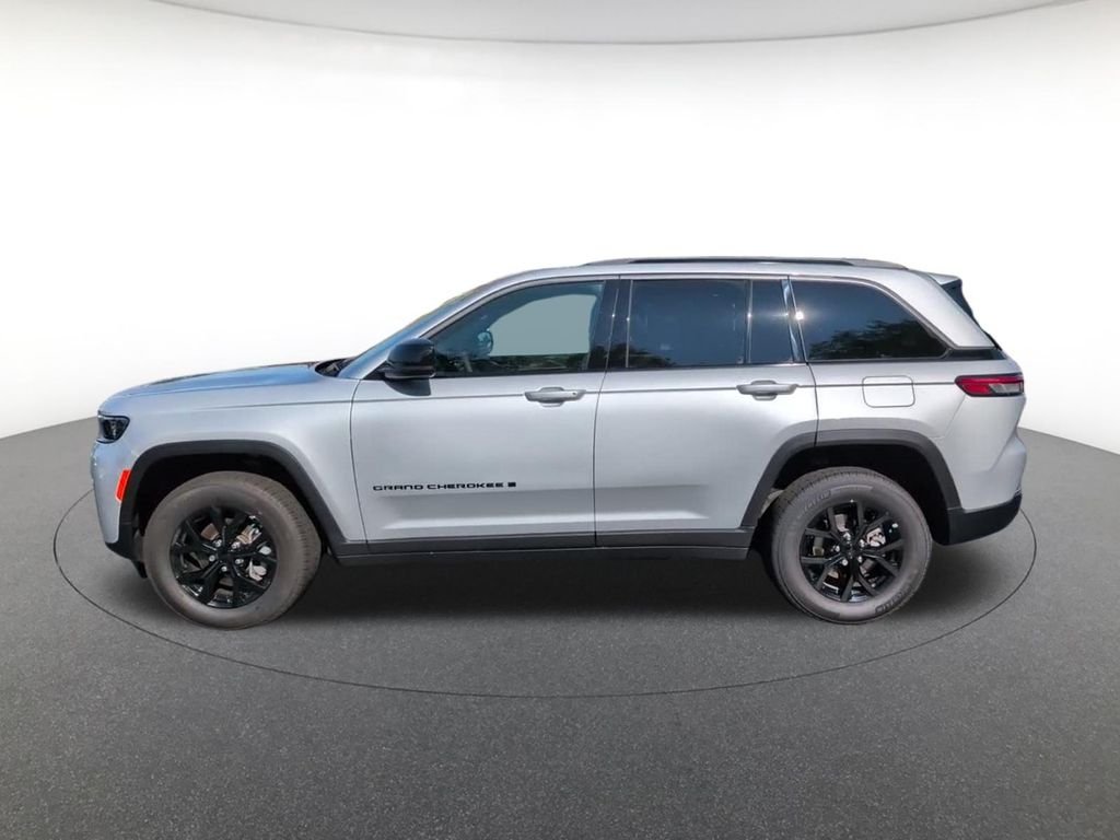 New 2026 Silver Zynith Exterior Paint Jeep Altitude image 10