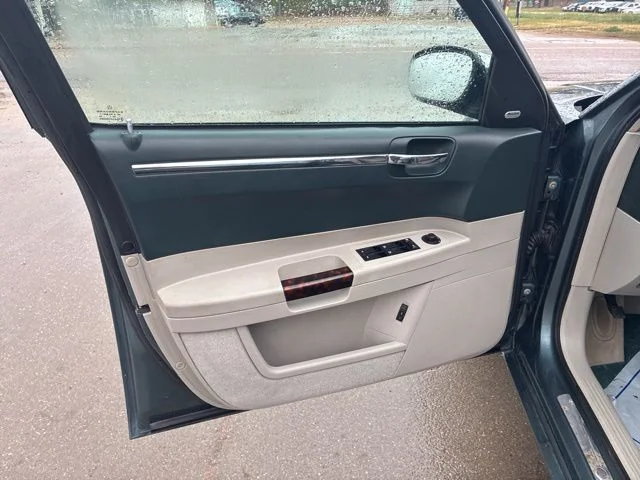 Used 2006 Green Chrysler Base image 10