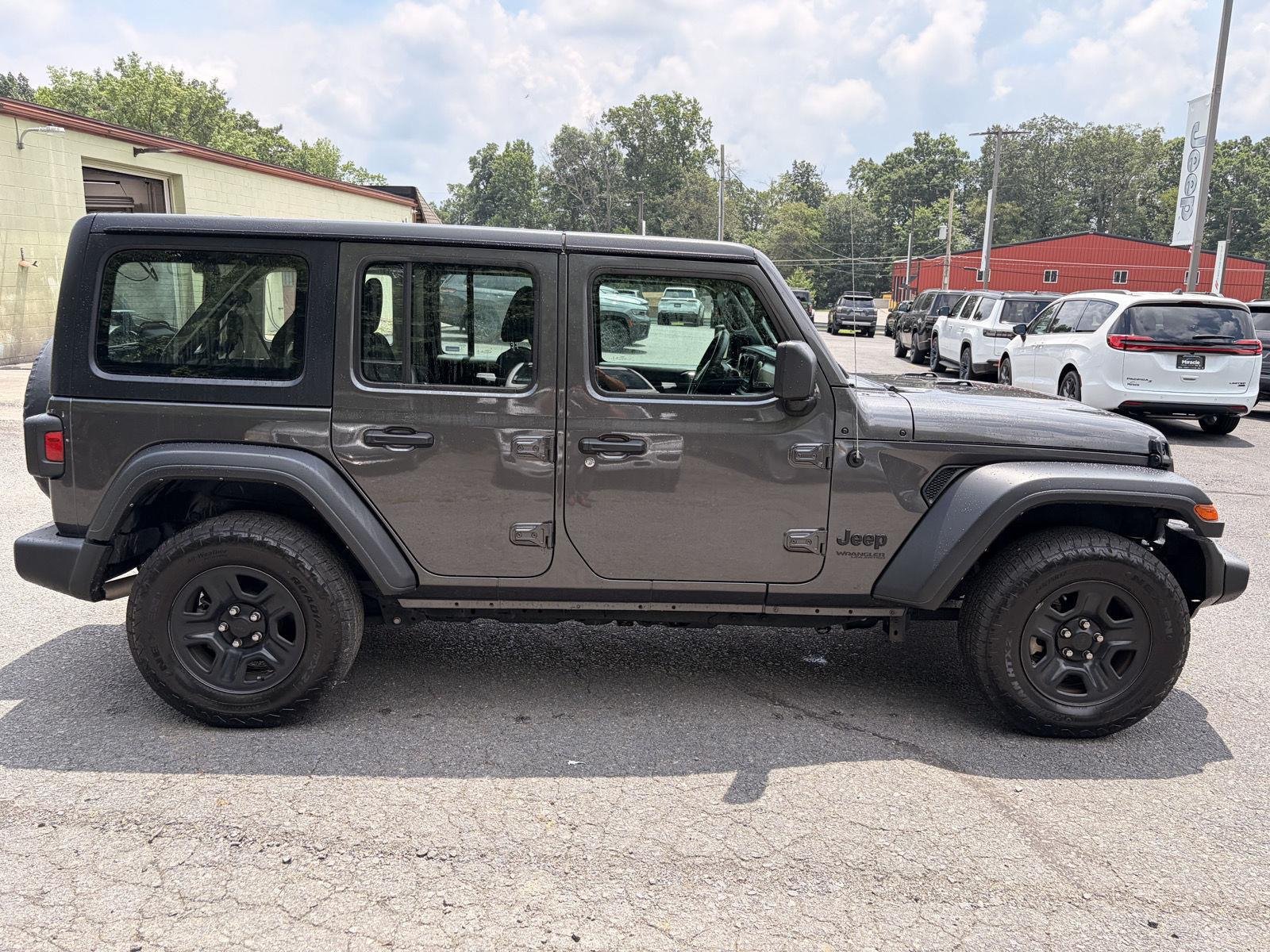 Used 2022 Granite Crystal Metallic Clearcoat Jeep Unlimited Sport image 4