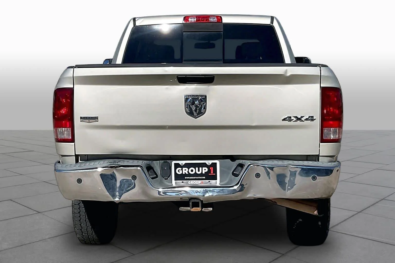 Used 2010 Light Graystone Pearl Dodge Laramie image 4