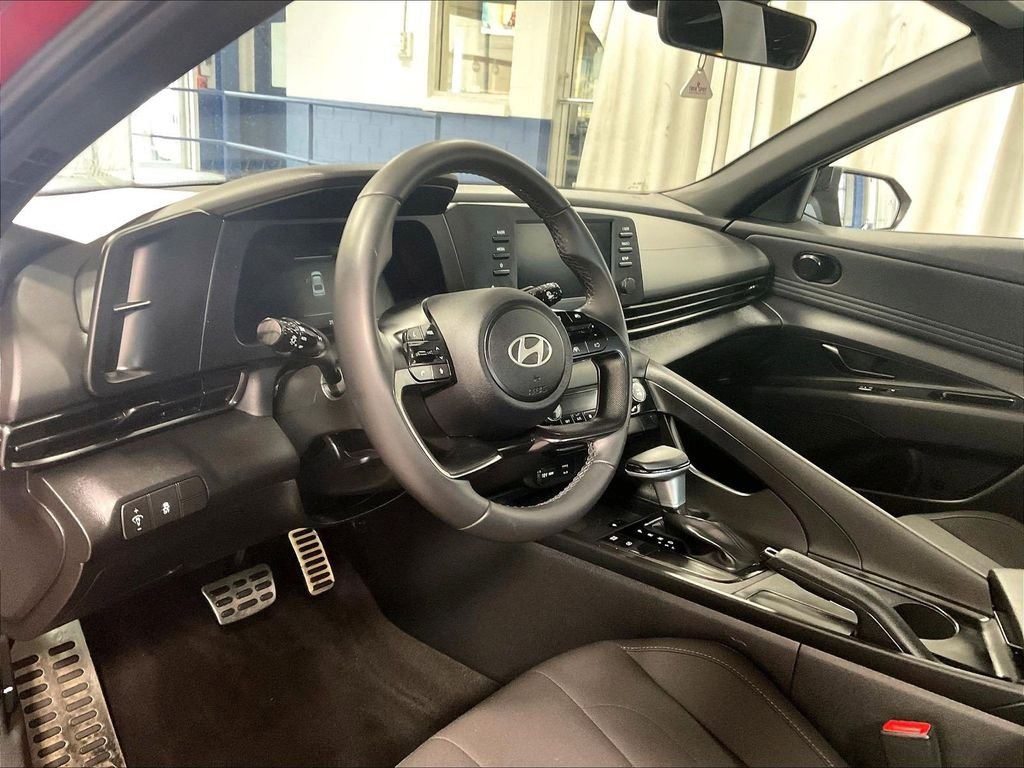 Used 2025 Red Hyundai SEL Sport image 8