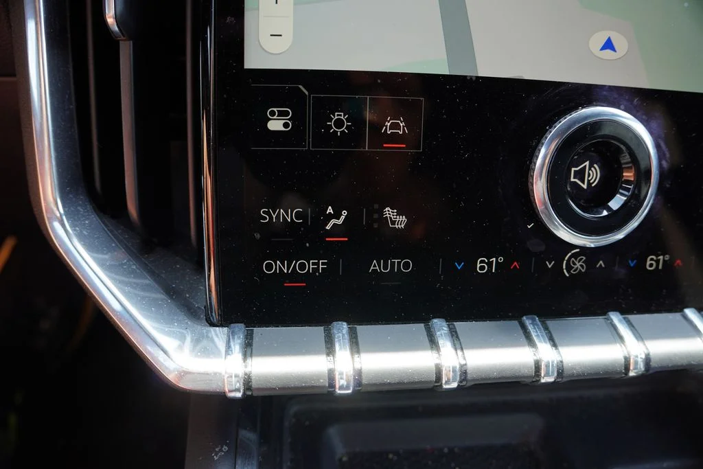 Used 2025 White Frost Tricoat GMC Elevation image 6