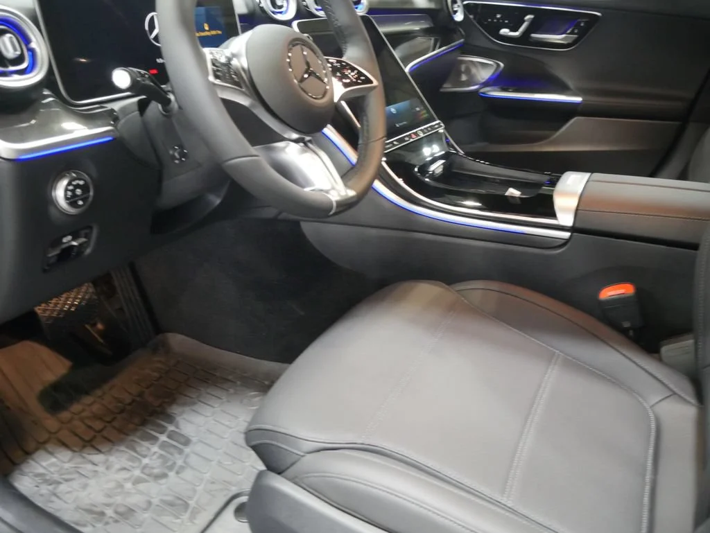 New 2026 Graphite Grey Metallic Mercedes-Benz C 300 image 18