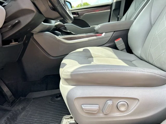 Used 2022 Gray Toyota Platinum image 35